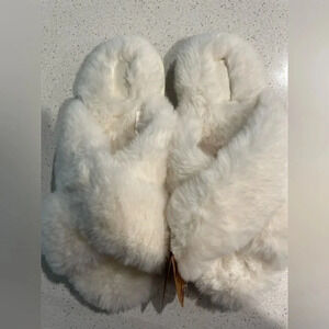 Victoria's Secret Faux Fur Slides
Slippers Size Medium